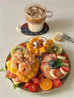 Piatto da brunch vibrante 🥪🍤🍓|Festa mattutina colorata e soddisfacente